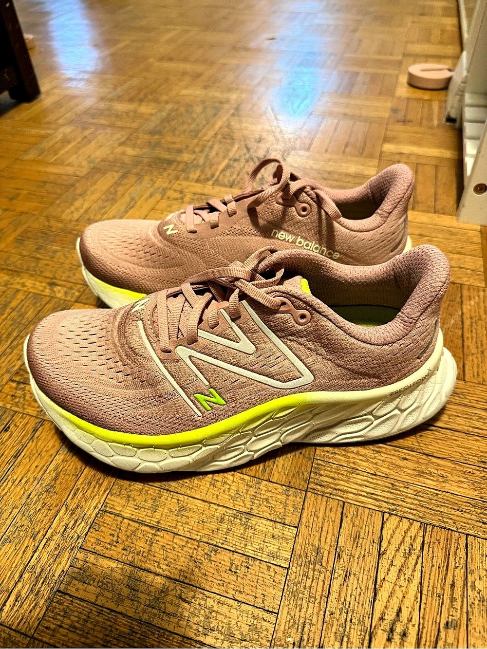 New Balance Fresh Foam More Women's Athletic Shoes US 8.5 Pink